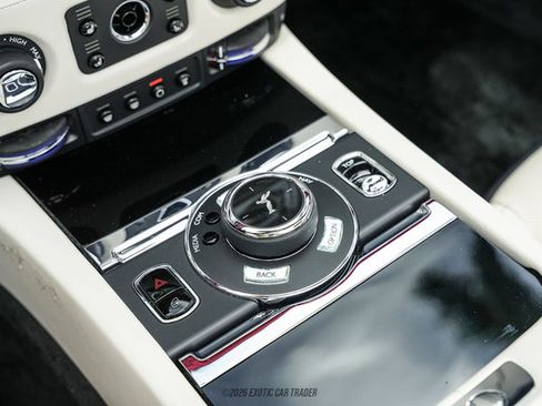 Used 2019 Rolls-Royce Dawn RWD image 54
