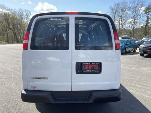 Used 2021 Chevrolet Express 2500 Extended RWD image 4