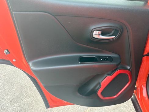 Used 2019 Jeep Renegade Trailhawk w/ UConnect 8.4 Nav Group AWD/4WD image 22