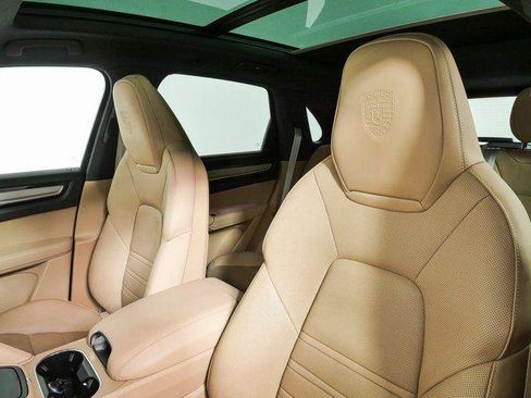 Certified 2023 Porsche Cayenne Platinum Edition AWD/4WD image 5