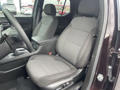 Used 2023 Chevrolet Traverse LT image 18