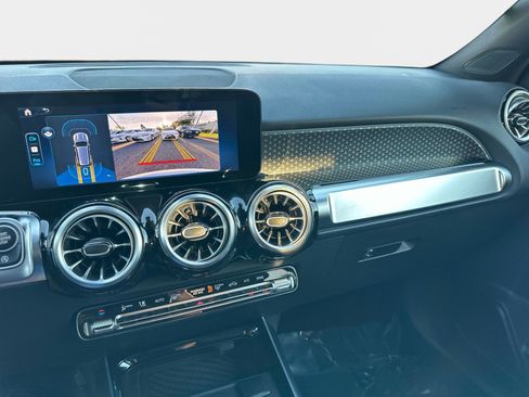 Used 2025 Mercedes-Benz GLB 250 image 27