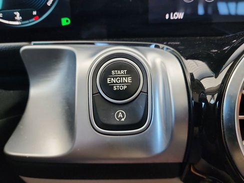 Used 2022 Mercedes-Benz GLB 250 w/ Premium Package Lite image 27