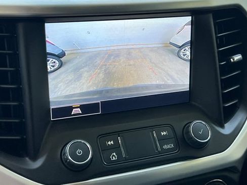 Used 2023 GMC Acadia SLE w/ Driver Convenience Package FWD image 29