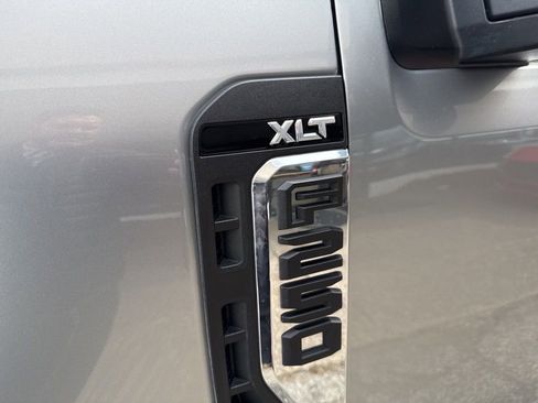 Used 2023 Ford F250 XLT image 3