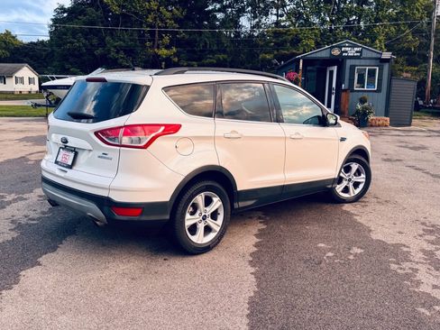 Used 2016 Ford Escape SE w/ Equipment Group 201A FWD image 5