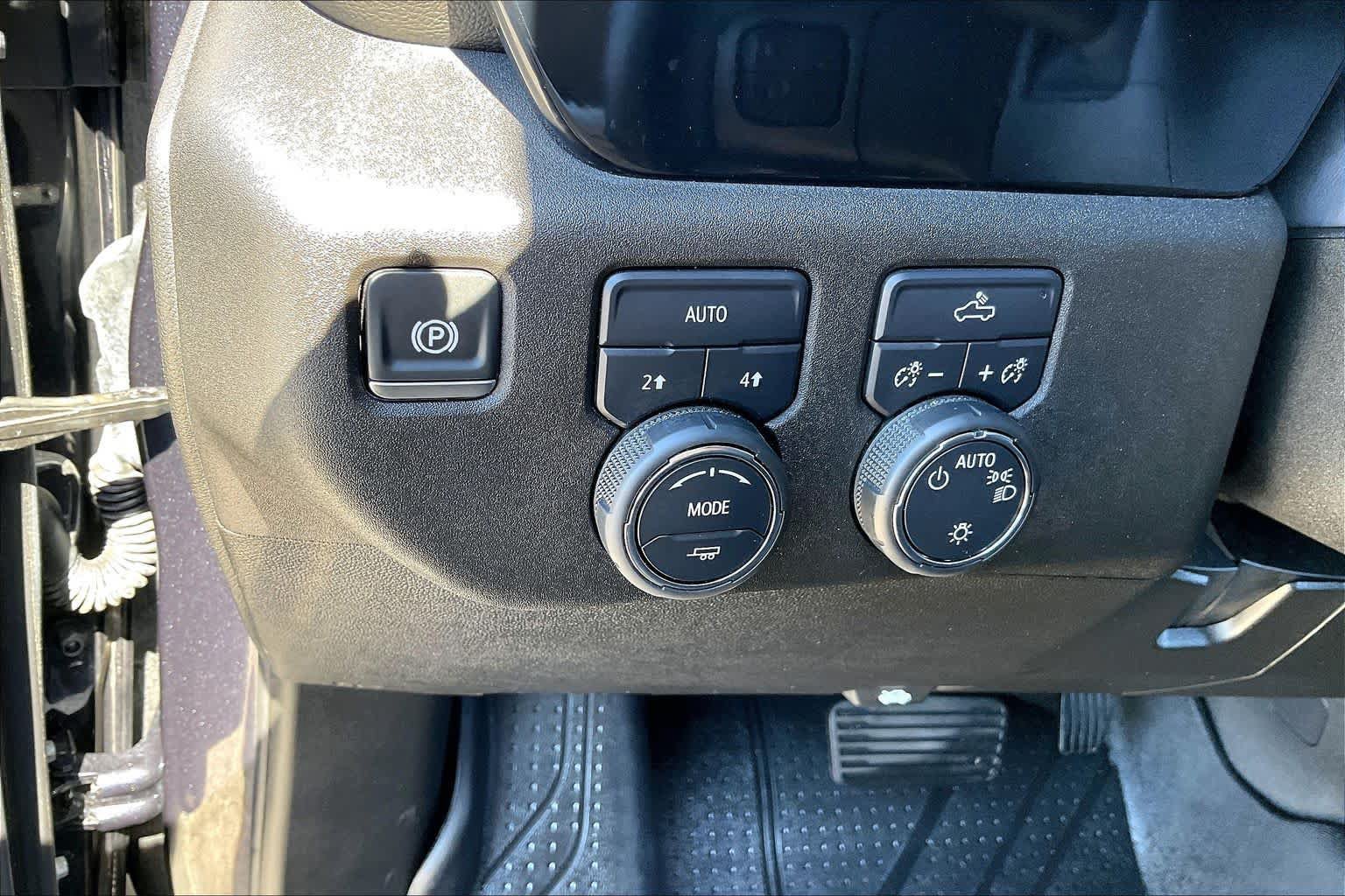 Used 2024 Chevrolet Silverado 1500 LT w/ Leather Package AWD/4WD image 14