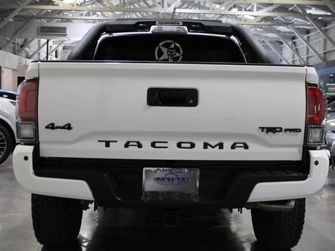 Used 2017 Toyota Tacoma TRD Pro AWD/4WD image 12