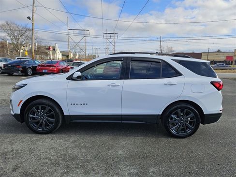 Used 2023 Chevrolet Equinox RS image 2