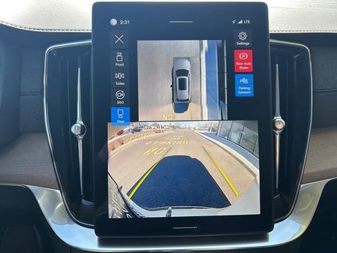 Certified 2025 Volvo XC90 B6 Plus image 23