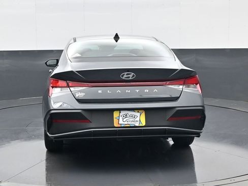 New 2026 Hyundai Elantra SE FWD image 6