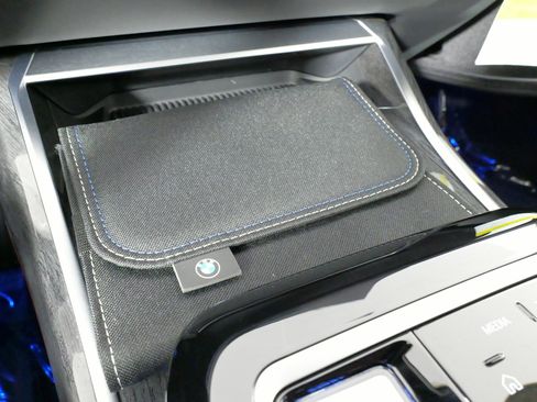 Used 2024 BMW i7 xDrive60 w/ Executive Package image 65