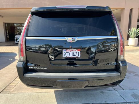Used 2018 Cadillac Escalade ESV Luxury image 2