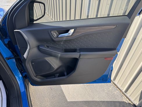 Used 2020 Ford Escape Titanium image 27