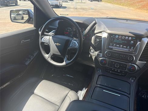 Used 2020 Chevrolet Suburban Premier image 14