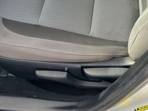 Used 2018 Toyota Corolla LE image 20