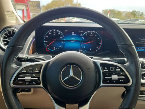 Used 2023 Mercedes-Benz GLB 250 image 13