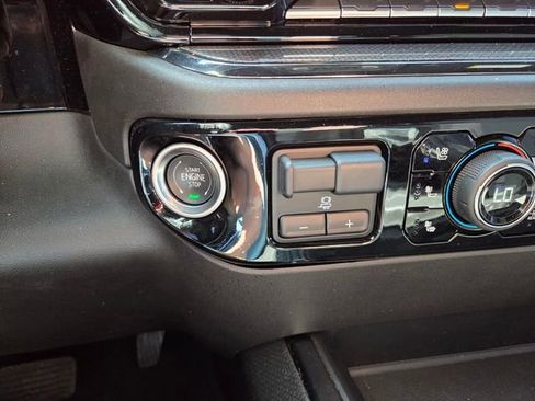 Certified 2025 Chevrolet Silverado 2500 ZR2 w/ Technology Package image 33