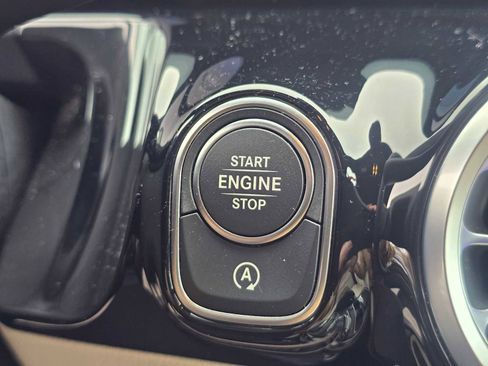 Used 2025 Mercedes-Benz GLA 250 4MATIC image 34