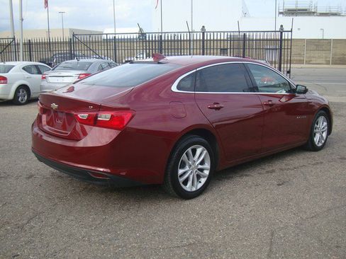 Used 2017 Chevrolet Malibu LT image 5