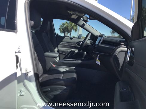 New 2026 Jeep Compass Latitude image 17