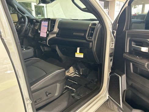 Used 2026 RAM 2500 Laramie AWD/4WD image 24