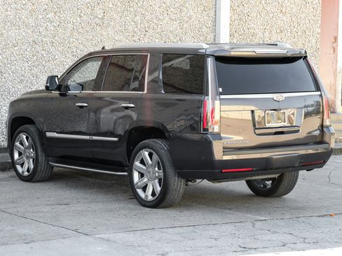 Used 2017 Cadillac Escalade Luxury image 11