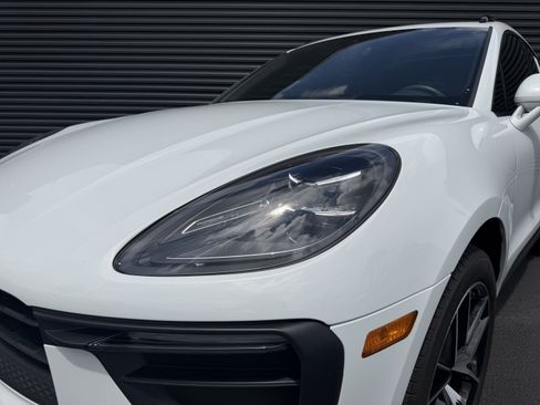 Certified 2023 Porsche Macan AWD/4WD image 12