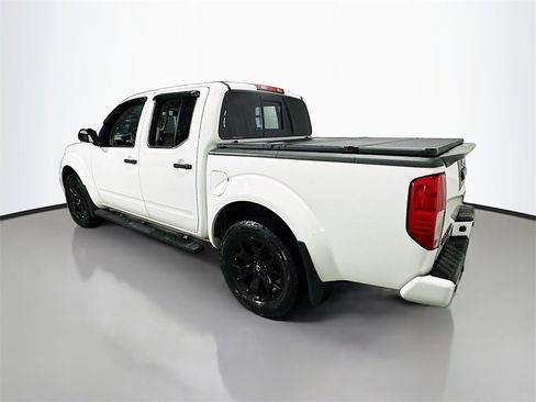 Used 2018 Nissan Frontier SV image 6