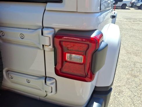 Used 2021 Jeep Wrangler Unlimited Sahara AWD/4WD image 11
