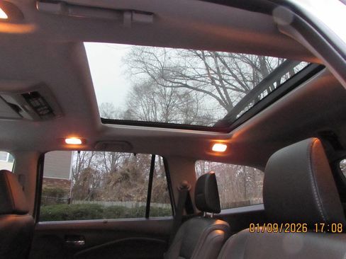 Used 2017 Honda Pilot Elite image 35