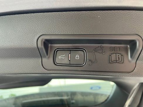 Used 2022 Ford Explorer XLT w/ Equipment Group 202A AWD/4WD image 9