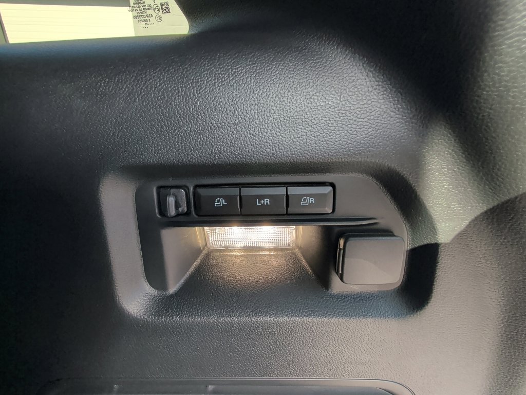 Used 2025 Ford Explorer ST w/ Sun And Sound Package AWD/4WD image 17