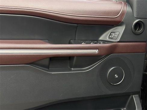 Used 2024 Ford Expedition Limited image 29