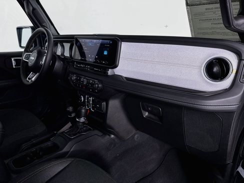 Used 2025 Jeep Wrangler Unlimited Sahara AWD/4WD image 26