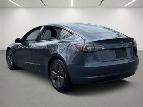 Used 2023 Tesla Model 3 Standard Range image 4