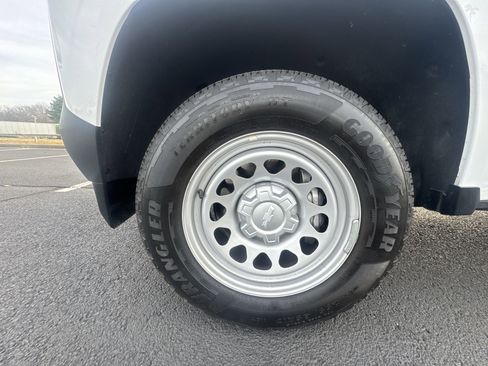 Used 2024 Chevrolet Colorado W/T image 10