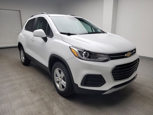 Used 2022 Chevrolet Trax LT w/ LT Convenience Package image 13