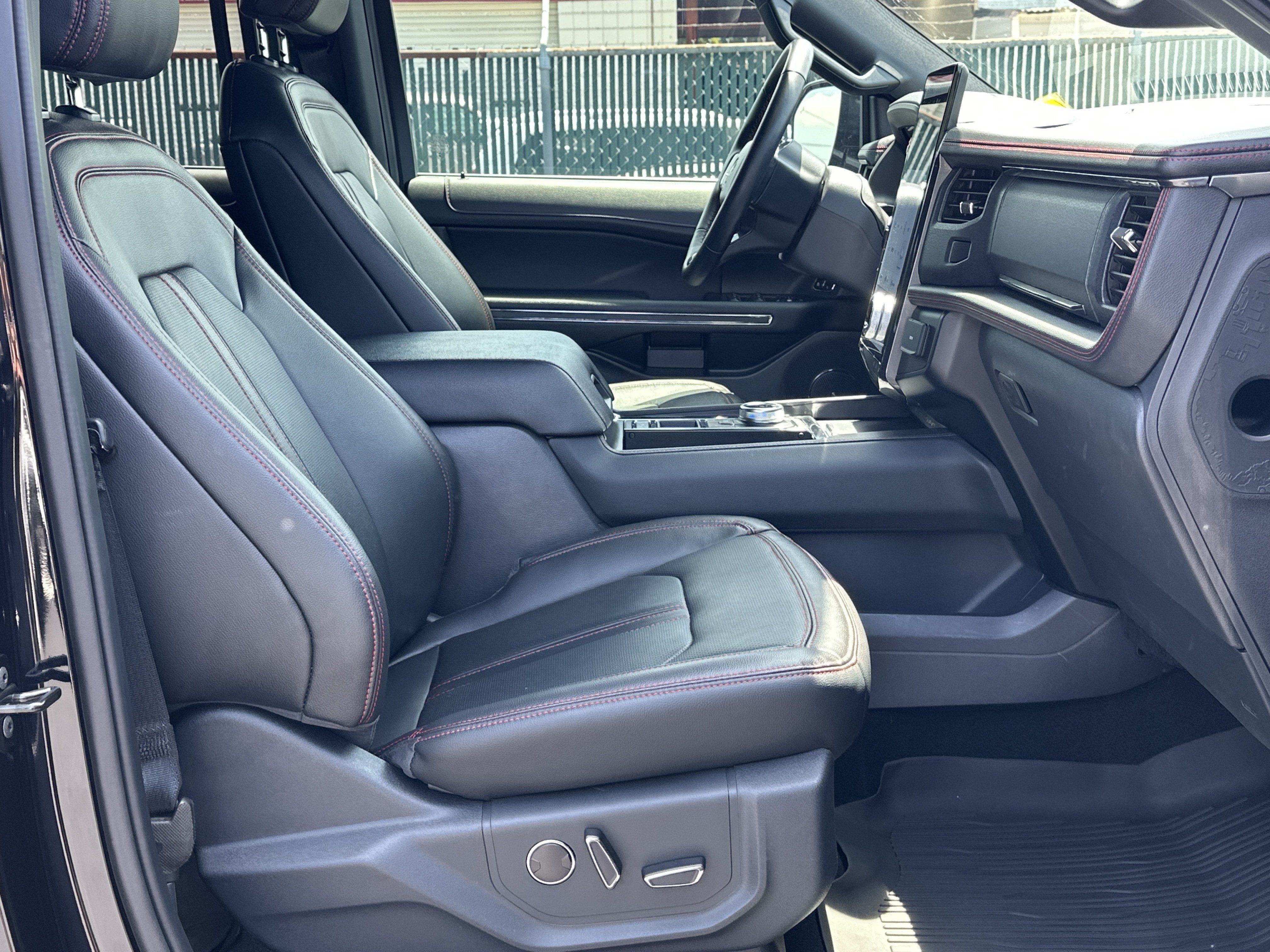 Used 2024 Ford Expedition Limited RWD image 13