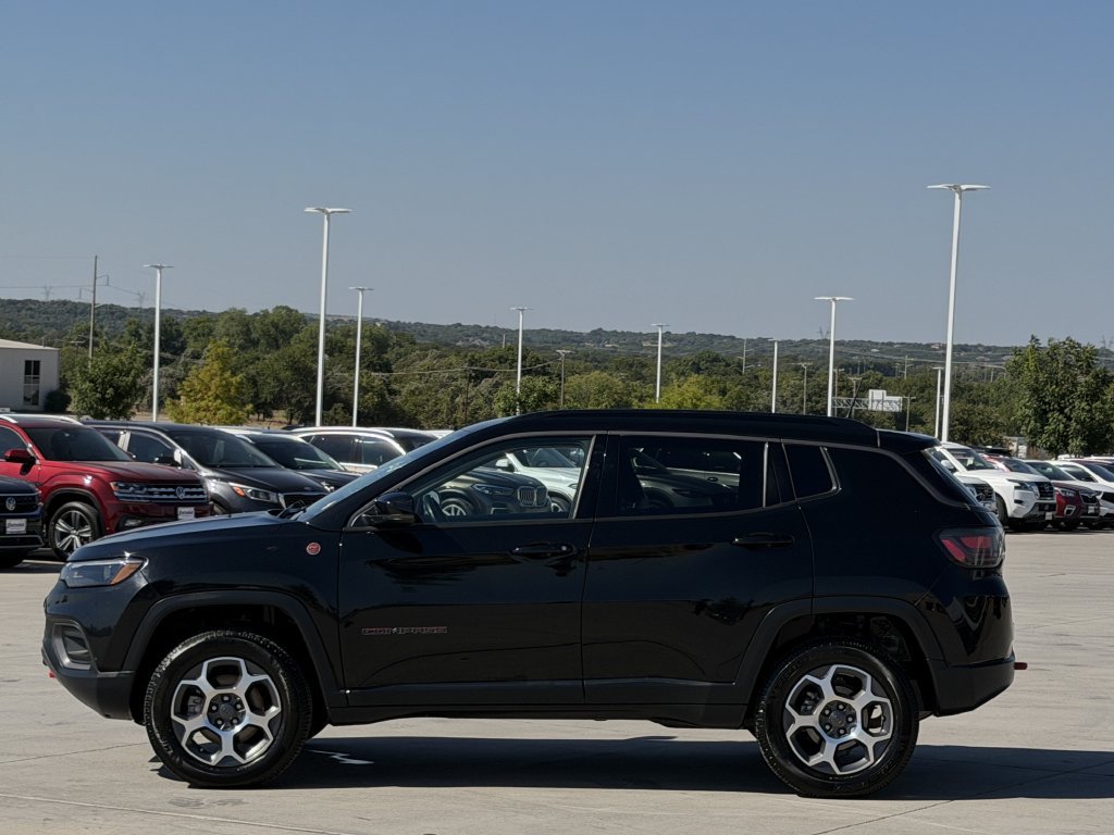Used 2022 Jeep Compass Trailhawk w/ Trailhawk Elite Group AWD/4WD image 3