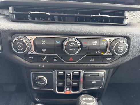 Used 2025 Jeep Wrangler Unlimited Sport AWD/4WD image 20