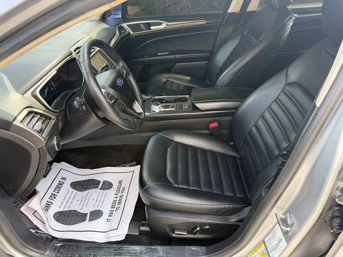 Used 2020 Ford Fusion SEL FWD image 15