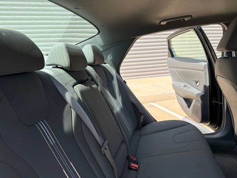 Used 2025 Hyundai Elantra SEL FWD image 19