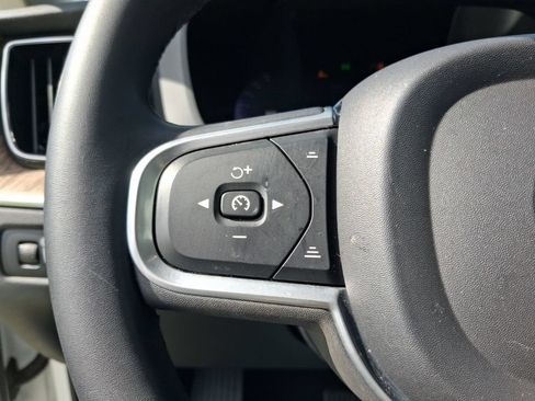 Used 2022 Volvo XC60 B5 Momentum w/ Protection Package Premier FWD image 18