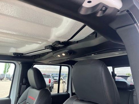 Certified 2025 Jeep Gladiator Rubicon w/ Convenience Group AWD/4WD image 15