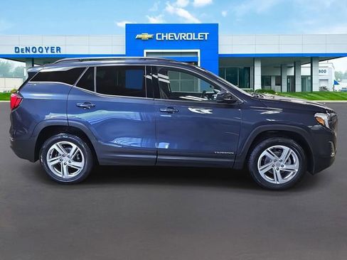 Used 2018 GMC Terrain SLE w/ Driver Convenience Package image 6