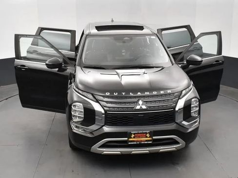 Used 2023 Mitsubishi Outlander SE FWD image 10