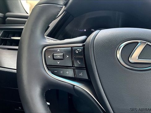 Used 2023 Lexus ES 350 w/ Premium Package FWD image 11