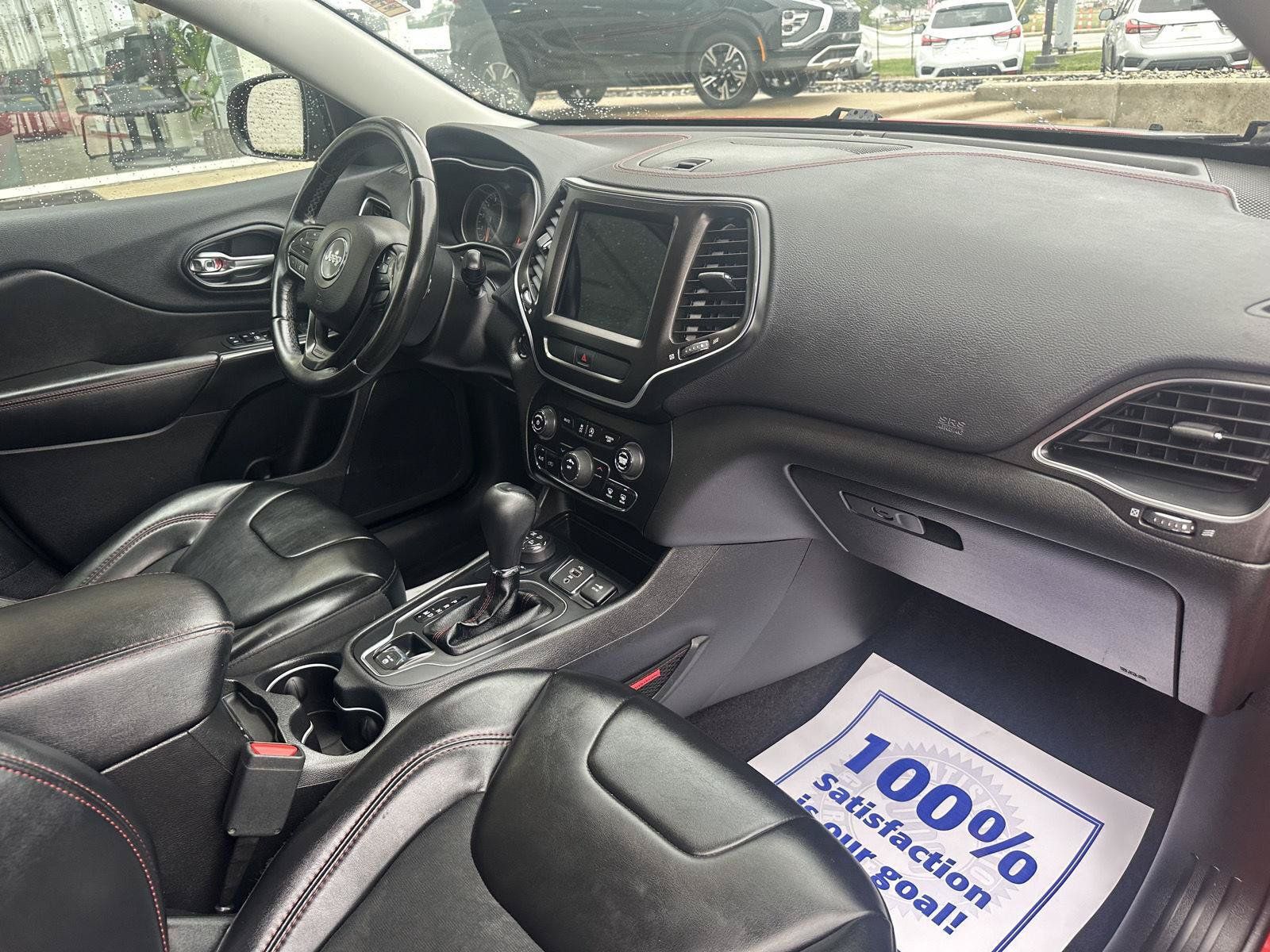 Used 2019 Jeep Cherokee Trailhawk AWD/4WD image 22