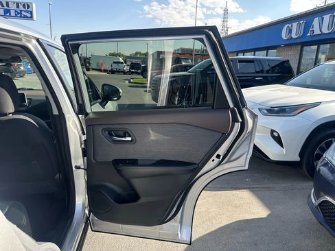 Used 2023 Nissan Rogue SV image 26